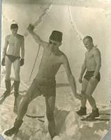 катаясь на лыжах в Заполярье, 1960 год