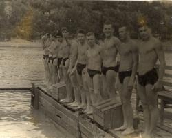 Горячие Эстонские парни, в купальне на реке, 1964 год