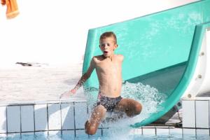 Holidays 12 - Theo - Swimming pool