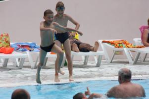 Holidays 08 - Basile - Swimming pool July 24th (HQ)