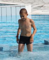 Holidays 08 - Quentin at the water slide (HQ)