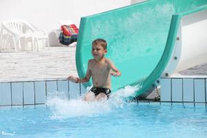 Holidays 12 - Dennis - Swimming pool