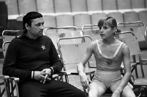 гимнастка Корбут и любящий тренер