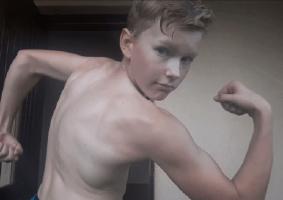 Collin Flex, boy muscles